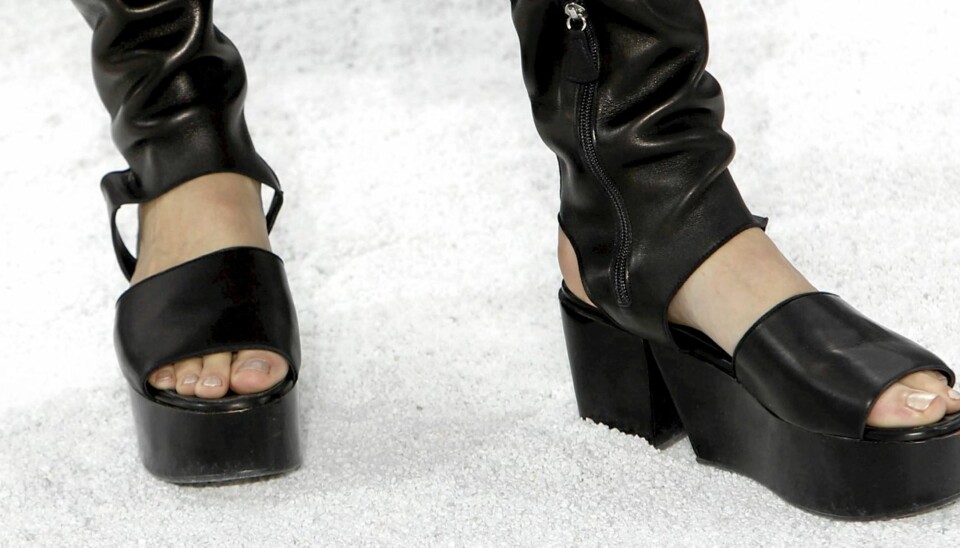 FLATFORMS: Chanel er blant merkene som satser på flatforms denne våren.