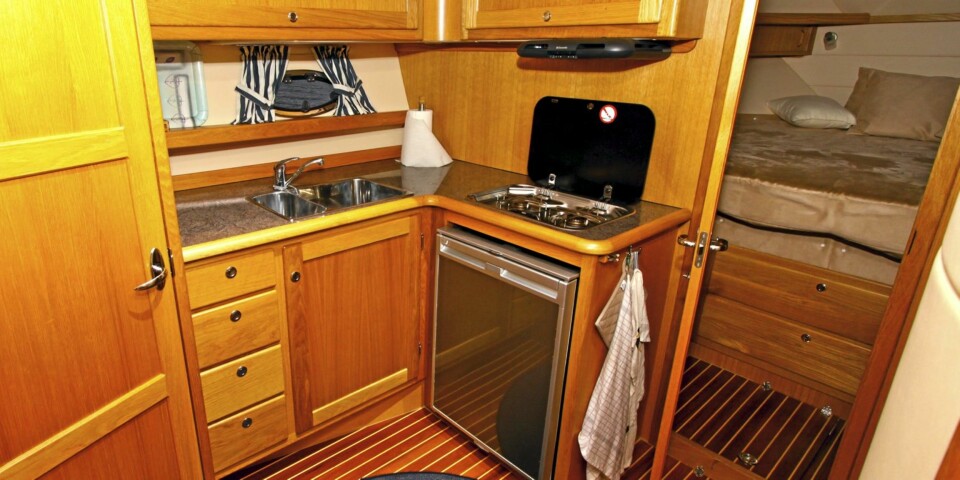 UNDER DEKK: Smart og rommelig bysseløsning under fordekket.