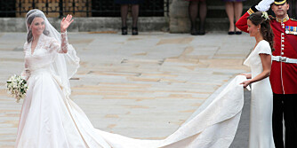Kate Middleton på vei inn i kirken i nydelig brudekjole