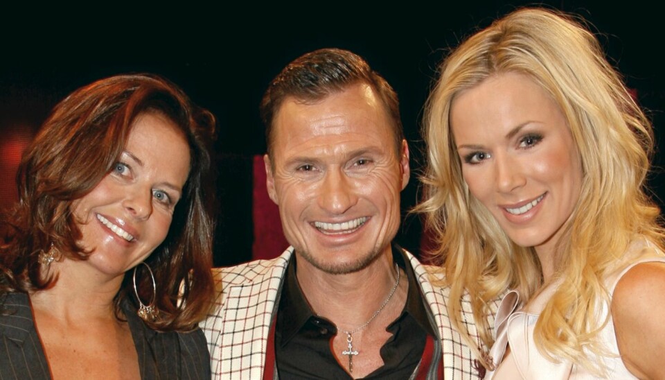 ÉN I HVER ARM: Petter Stordalen med to av de viktigste kvinnene i sitt liv ¿ ekskona Ingrid og kona Gunhild..