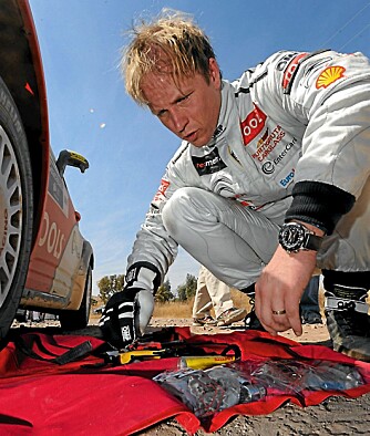 ALTMULIGMANN: Petter må ofte reparere litt selv på bilen under konkurransene.