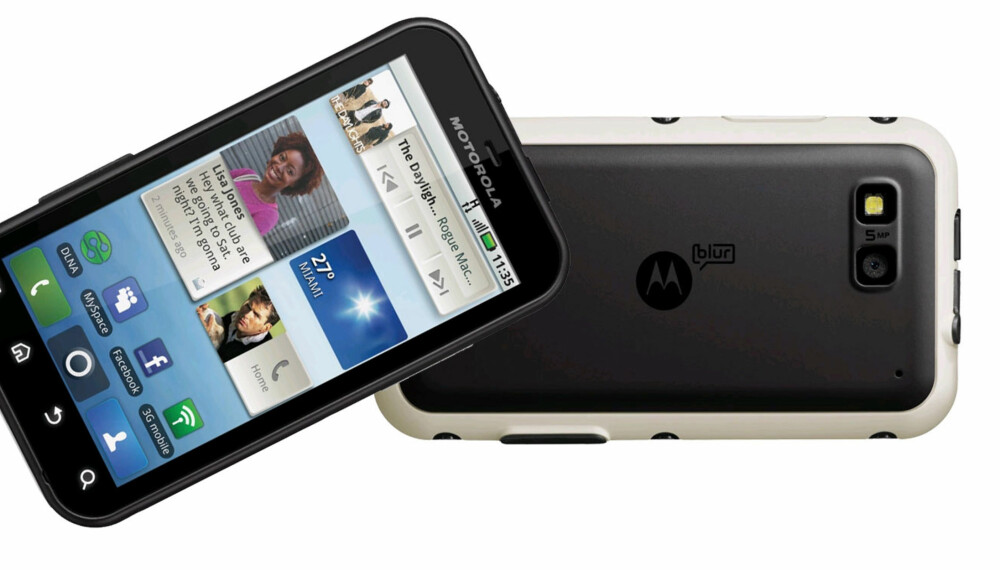 MOTOROLA ER TILBAKE: Defy er den første mobiltelefonen Motorola har lansert i Norge på mange år. Denne kjører Android og er vanntett.