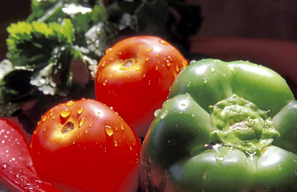 Paprika og tomat er eksempel på matvarer med masse sunne stoffer.