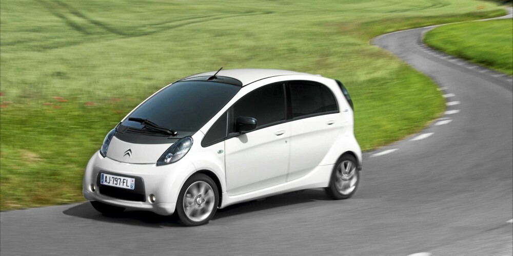 FRISTER: Stadig flere kjøper funksjonelle elbiler som Citroën C-Zero. FOTO: Citroën