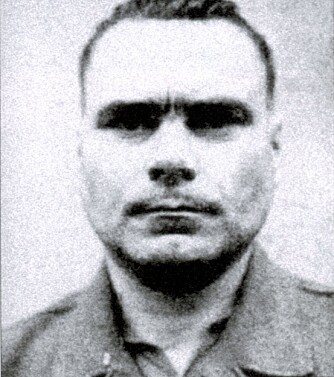 Krigsforbryteren Josef Kramer, ""Beistet fra Belsen"", ble hengt i tyske Hameln av Albert Pierrepoint.