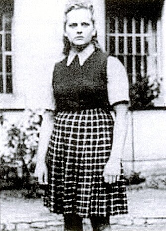 22 år gamle Irma Grese, sadistisk vokter i konsentrasjonsleiren Ravensbrück, sa bare én ting da hun ble ført fram til galgen: Schnell!