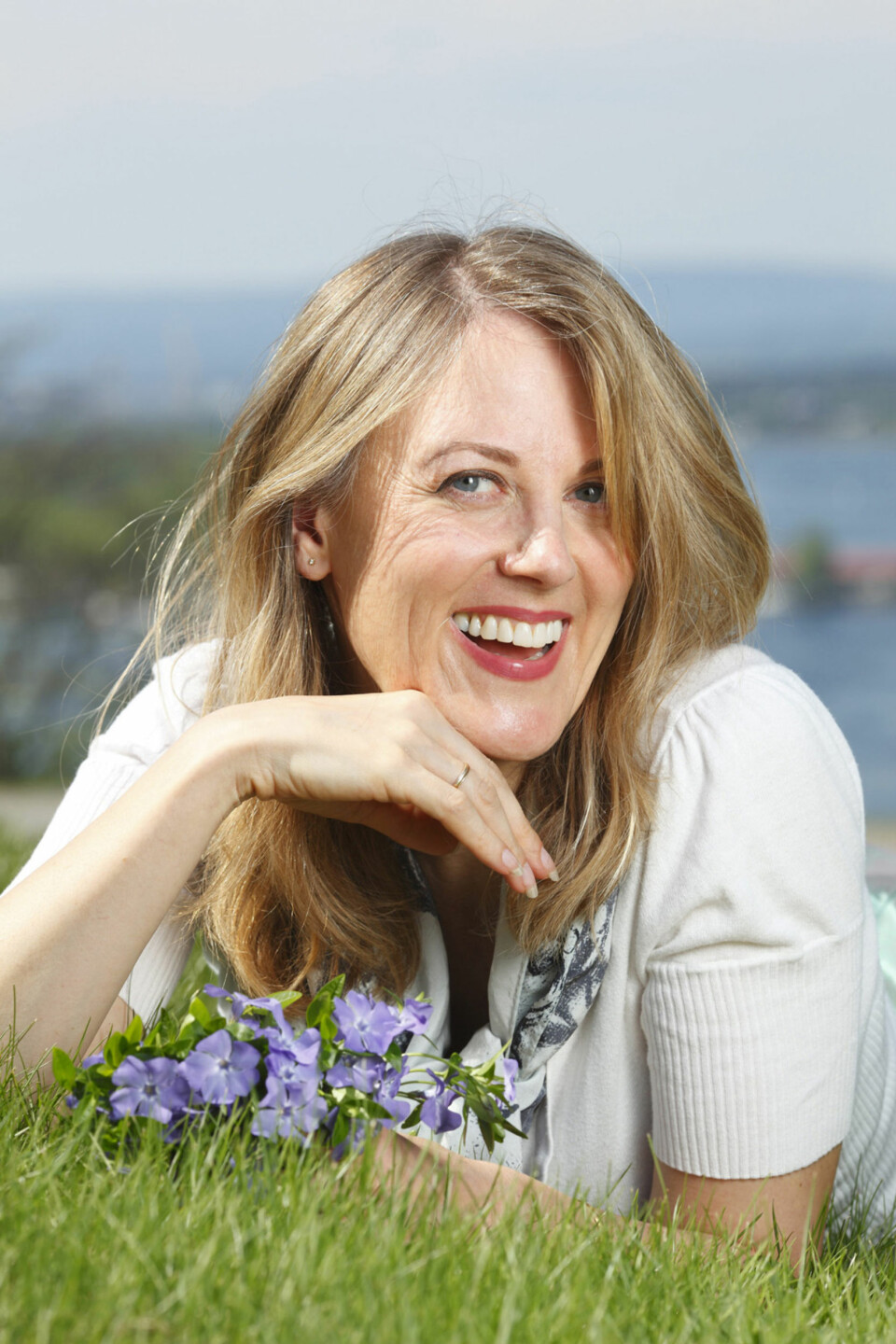 GLAD I MATLAGING: Til tross for en stor samling kokebøker, bedyrer Helene Uri at hun aldri følger en oppskrift.