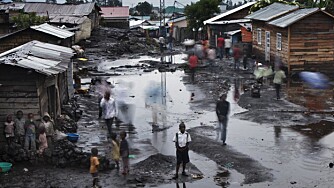 Bygget på lava : I 2002 hadde vulkanen Nyiragongo et utbrudd som resulterte i at 40 % av byen Goma ble ødelagt inkludert deler av flyplassen. Her fra et litt fattigere strøk i Goma, hvor innbyggeren har bygget hus på den samme lavaen som begravde rundt 4500 hus og bygninger i 2002.