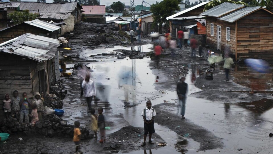 Bygget på lava : I 2002 hadde vulkanen Nyiragongo et utbrudd som resulterte i at 40 % av byen Goma ble ødelagt inkludert deler av flyplassen. Her fra et litt fattigere strøk i Goma, hvor innbyggeren har bygget hus på den samme lavaen som begravde rundt 4500 hus og bygninger i 2002.