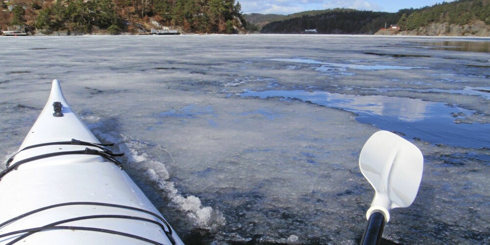 ISPADLING: Vinterlig padlemoro med seilas mellom isflakene