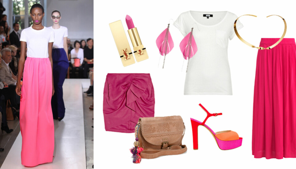 STYLINGTIPS: Gjør som designeren Jil Sander og kombiner et rosa skjørt med en helt enkel hvit t-skjorte. Rosa leppestift fra YSL, kr 265. Fjærørepynt fra Accessorize, kr 79. Hvit t-skjorte fra Bik Bok, kr 149. Chokerkjede fra H&M, kr 79. Kort rosa skjørt fra Isabel Marant, kr 2300. Skinnveske fra Accessorize, kr 550. Sko fra Zara, kr 799. Langst skjørt fra Lindex, kr 299.