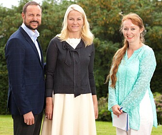 Hjemmets kongereporter Monica Aafløy Hansen sammen med kronprinsparet.
