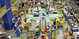 LEGENDARISK FLYFABRIKK: F-35 blir bygget i samme fabrikklokale som produserte bomebfly under 2. verdenskrig. Produksjon er 1,6 kilometer lang.