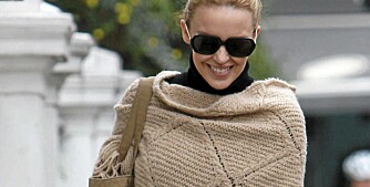 KYLIE MINOGUE: Gjør som Kylie Minogue, invester i en poncho. Du vil garantert ikke angre.