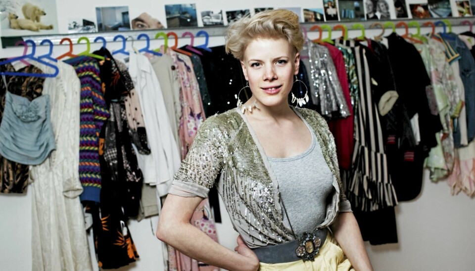 GLAD I KLÆR: Den Berlinbosatte artisten Sandra Kolstad er sin egen stylist, med en helt særegen stil.