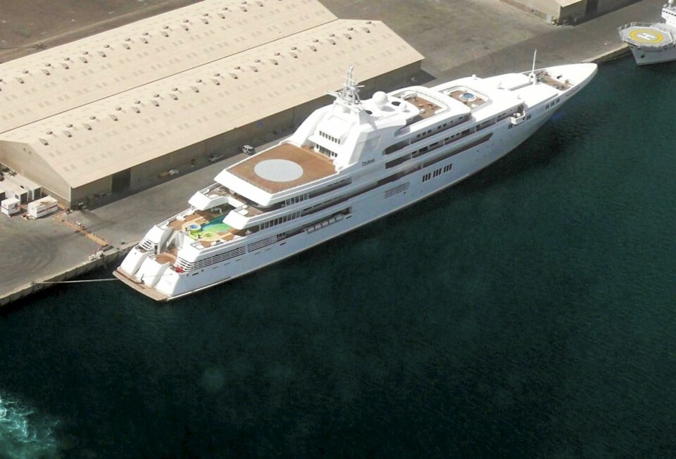 Denne praktfulle yachten ble opprinnelig bestilt av prins Jefi Bolkiah av Brunei. Byggingen ble avbrutt i 1998 og fartøyet forble uferdig til sjeik Mohammed bin Rashid garanterte for båtprosjektet som endte med en prislapp på snaut to milliarder kroner.