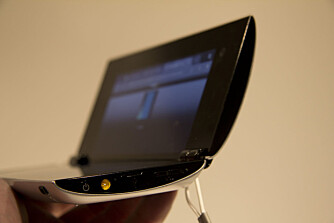 SOLID: Vår korte time med Sony Tablet P avslørte god byggekvalitet og solid utførelse.