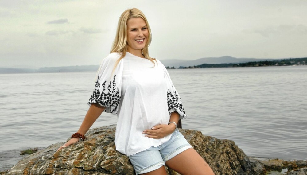 GRAVID: Vibeke Klemetsen viste stolt frem magen da hun var gravid i 2009. Nå venter flotte Vibeke barn igjen.