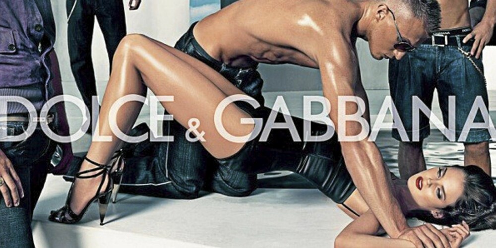 BANNLYSTE REKLAMER: Denne fra Dolce & Gabbana provoserte fordi den skal ha liknet på gruppevoldekt.