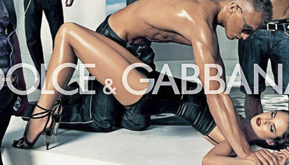 BANNLYSTE REKLAMER: Denne fra Dolce & Gabbana provoserte fordi den skal ha liknet på gruppevoldekt.
