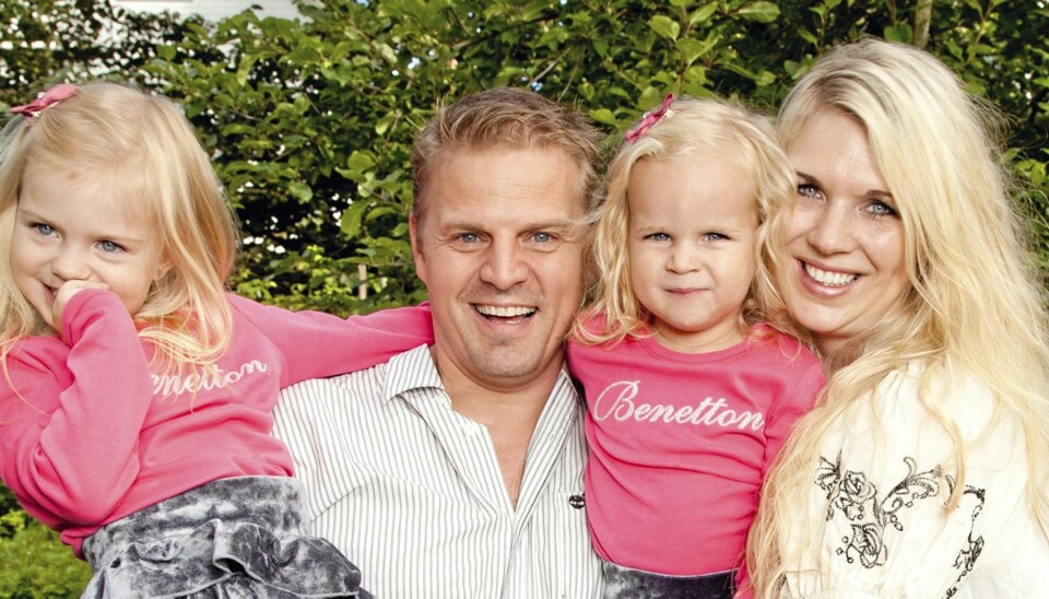 FAMILIEIDYLL: På Nesøya koser de seg, både de små og de store. Her er Otto Robsahm sammen med samboer Marion Teig og barna Dina Isabel og Lindsey Natalie.