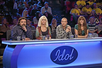 STRENGE: Gunnar Greve skiller stortalenter fra karaokeartister i Idol. Her sitter han sammen med de andre dommerne: Hans Erik Husby, Bertine Zetlitz, og Marion Ravn STRENGE: Gunnar Greve skiller stortalenter fra karaokeartister i Idol. Her sitter han sammen med de andre dommerne: Hans Erik Husby, Bertine Zetlitz, og Marion Ravn