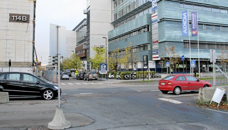FEIL? Står disse bilene lovlig?