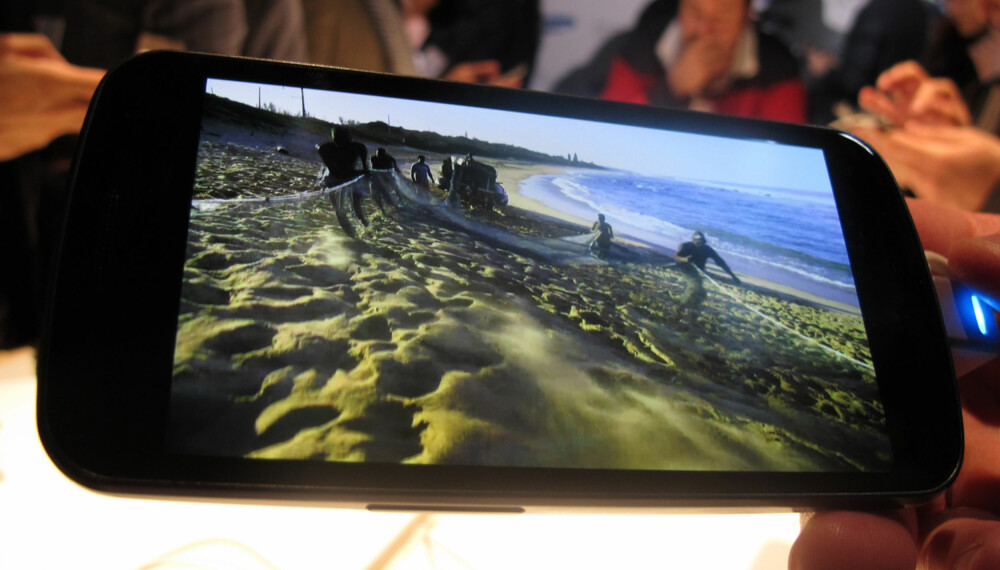 KRAFT: Den nyeste Google-telefonen har masse kraft og svær HD-skjerm.