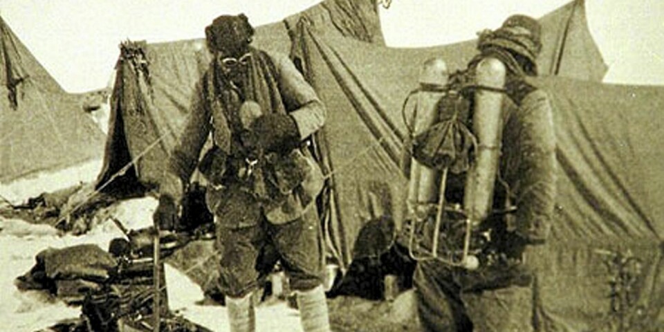 George Mallory og Sandy Irvine slik de var kledd under forsøket på å nå toppen av Mount Everest i 1924.