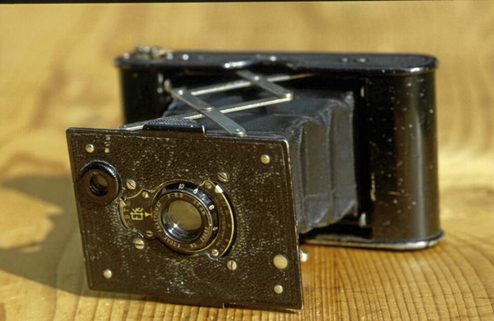 Et Kodak-kamera som dette er det en ekspedisjon skal lete etter på Mount Everests skrenter. Sorthvitt-filmen kan ha overlevd, tror eksperter.