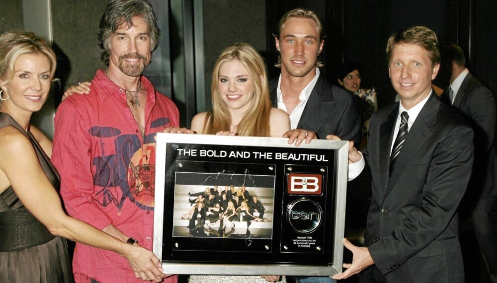 GLAMOUR: Katherine Kelly Lang, Ronn Moss, Kyle Lowder, MacKenzie Mauzy og Brad Bell sier farvel til norske fans denne måneden. GLAMOUR: Katherine Kelly Lang, Ronn Moss, Kyle Lowder, MacKenzie Mauzy og Brad Bell sier farvel til norske fans denne måneden.