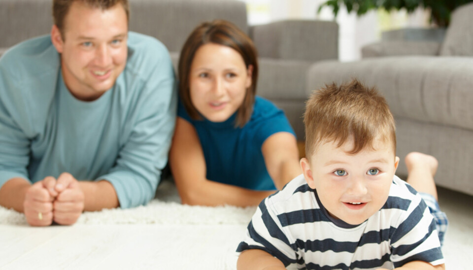 SAMTALE: Nå er det enklere for barna å knytte bånd til familien som bor langt unna. Alt du trenger er en TV.
