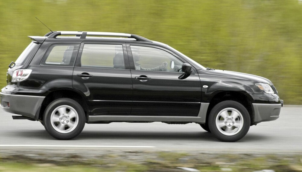 PERSONBILAKTIG: I 2003 ble Mitsubishi Outlander regnet blant de SUV-modellene som var mest personbilaktige å kjøre. PERSONBILAKTIG: I 2003 ble Mitsubishi Outlander regnet blant de SUV-modellene som var mest personbilaktige å kjøre.