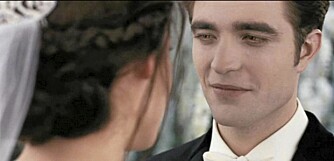 DEN SOM VENTER ...: I den fjerde filmen i «Twilight»-serien går Bella og Edward endelig til alteret - og til sengs.