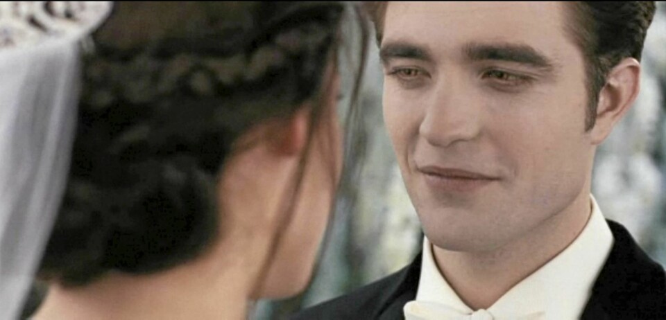 DEN SOM VENTER ...: I den fjerde filmen i «Twilight»-serien går Bella og Edward endelig til alteret - og til sengs.
