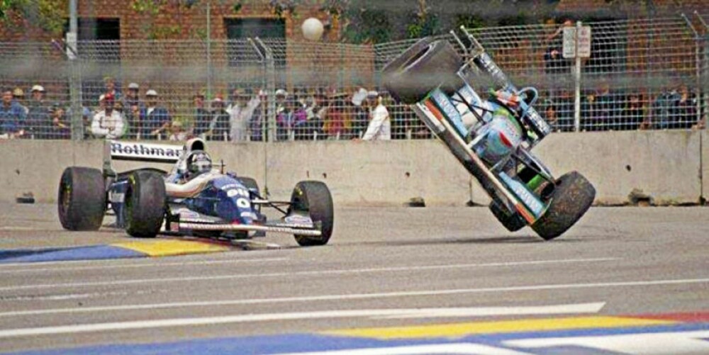SLEIP SEIER: I 1994 vant Schumacher ved å krasje inn i Williams' Damon Hill. SLEIP SEIER: I 1994 vant Schumacher ved å krasje inn i Williams' Damon Hill.