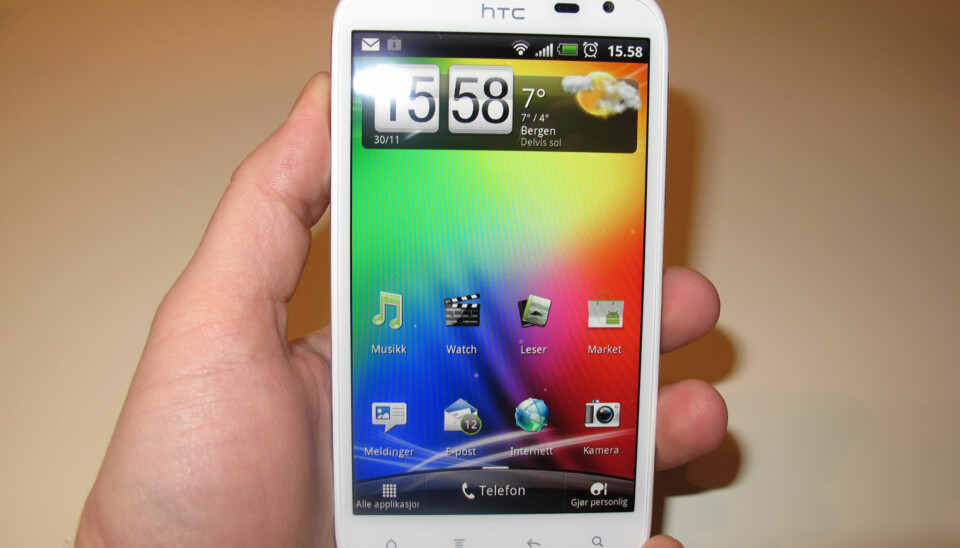 DIGER: HTC Sensation XL har 4,7-tommers skjerm.