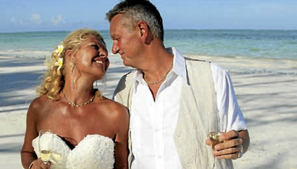 WHITE WEDDING: Hvite strender og blå himmel dannet en perfekt ramme på Zanzibar. - Rune er en klippe, sier Lillan om ektemannen.