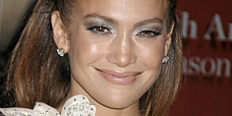 SULTENT BLIKK: Det bruser fortsatt hett i blodet på den 42-årige tobarnsmoren Jennifer Lopez.