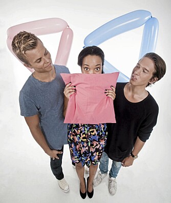 Benjamin, Even og Johanna holder fortsatt nær kontakt, selv om innspillingen av "Trekant" er over. © Foto: NRK