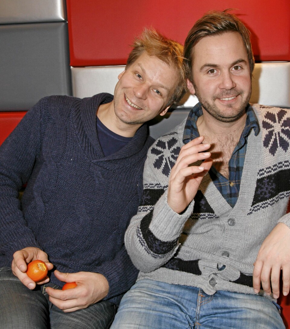 MAKKERE: - Man kan ikke bare oppfostre enebarn som Espen Eckbo. Småbarnspappa Kristian fleiper gjerne med humorkollegaen.