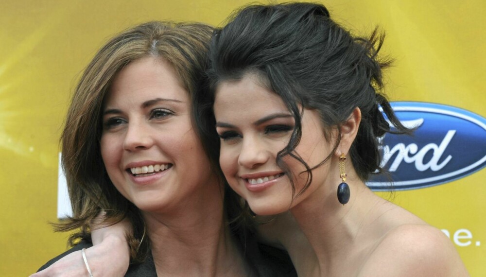 TRØSTER: Selena Gomez dro sporenstreks hjem til mamma Mandy Cornett da fikk vite at moren hadde spontanabortert. TRØSTER: Selena Gomez dro sporenstreks hjem til mamma Mandy Cornett da fikk vite at moren hadde spontanabortert.