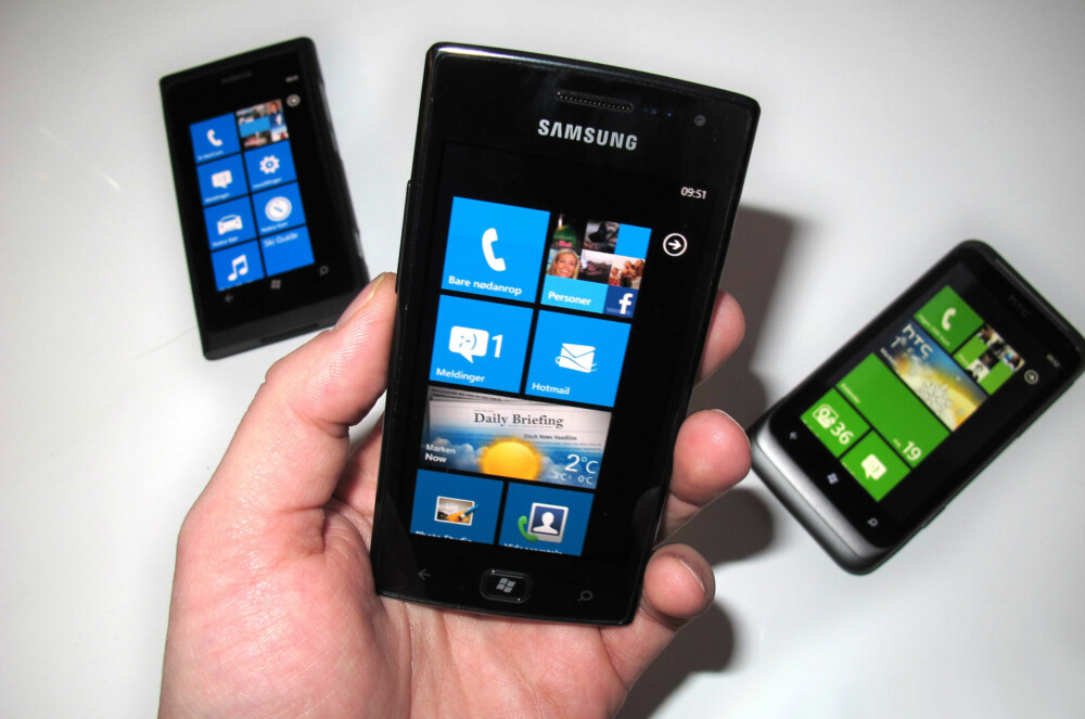 WINDOWS-GJENGEN: Det finnes etterhvert flere Windows-mobiler på det norske markedet. Her ser du (f.v.) Nokia Lumia 800, Samsung Omnia W og HTC Radar. WINDOWS-GJENGEN: Det finnes etterhvert flere Windows-mobiler på det norske markedet. Her ser du (f.v.) Nokia Lumia 800, Samsung Omnia W og HTC Radar.