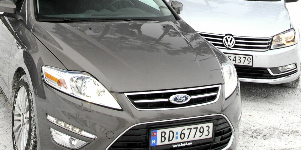 LIKE GODE: VW Passat og Ford Mondeo er jevngode og fikk begge terningkast fem i vår test. Nordmenn flest ser ut til å like Passat best.