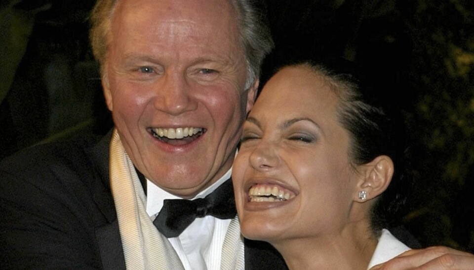VENNER IGJEN: Angelina Jolie vil har bedre kontakt med sin skuespiller-far Jon Voight - og at han skal ha bedre kontakt med barnebarna.