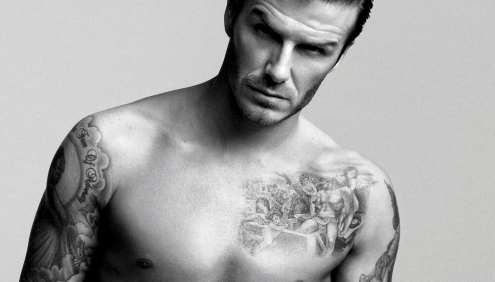 KASTER KLÆRNE: David Beckham viser «full pakke» i sin nye reklamekampanje.