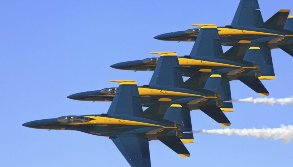 Er det virkelig mulig for disse jagerne å fly med under en halv meters avstand mellom hverandre? Speakeren på flystevnet ropte: Se! Og når F-18 maskinene kom, var det jo ikke lengre noe å lure på. Trolldom!