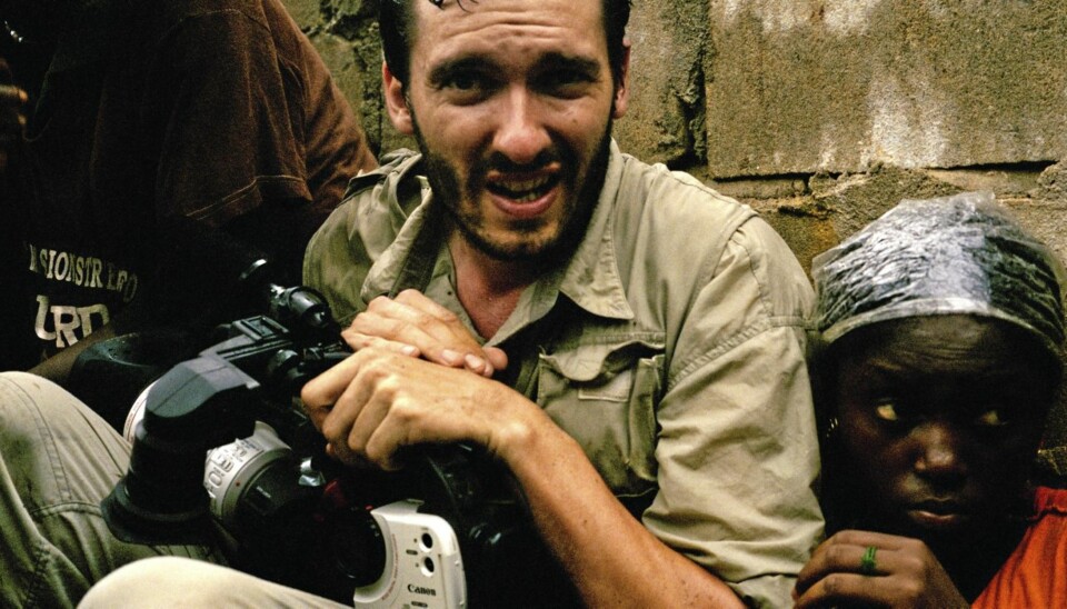 James Brabazon er en prisbelønnet journalist, nyhetsfotograf og dokumentarfilmregissør.