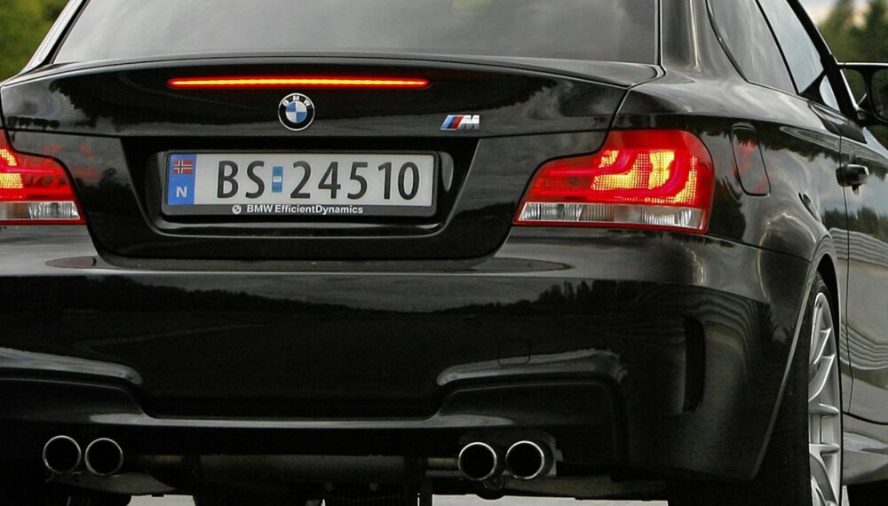 DU SER BARE HEKKEN: Når 340 hk sparker i gang er dette den vanligste vinkelen å se en BMW 1-serie M Coupé fra.