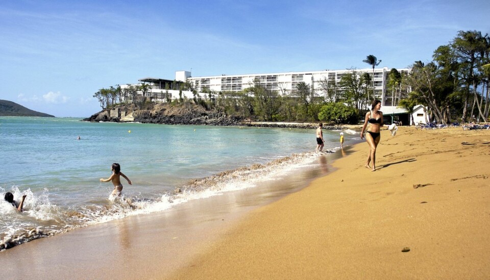 STRANDPARADIS: Det finnes mange fantastiske strender på Guadeloupe. Én av dem ligger rett ved reiseselskapet Langleys anlegg i Deshales på Basse-Terre.